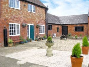 Exterior | Ostler&rsquo;s Cottage, Westborough, nr. Newark