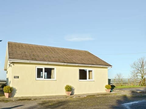 Exterior | Heron&rsquo;s Lodge, Llanarthney