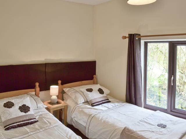 Twin bedroom | Jeremiah Cottage, Bradwell