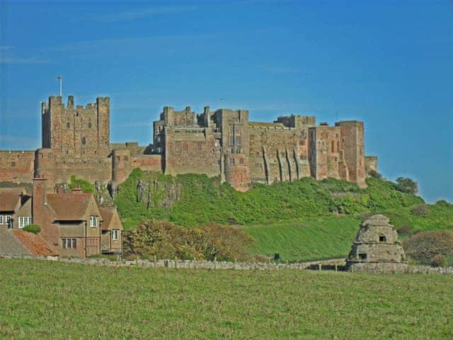 Cloverfield, Bamburgh