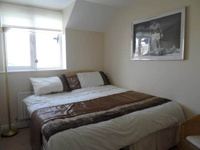 Second bedroom made up as a double | End Cliffe, Seahouses