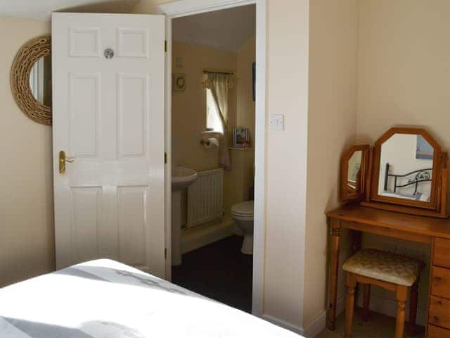 Double bedroom with en-suite | Tee View - Tee View and Sea Shore, Seahouses