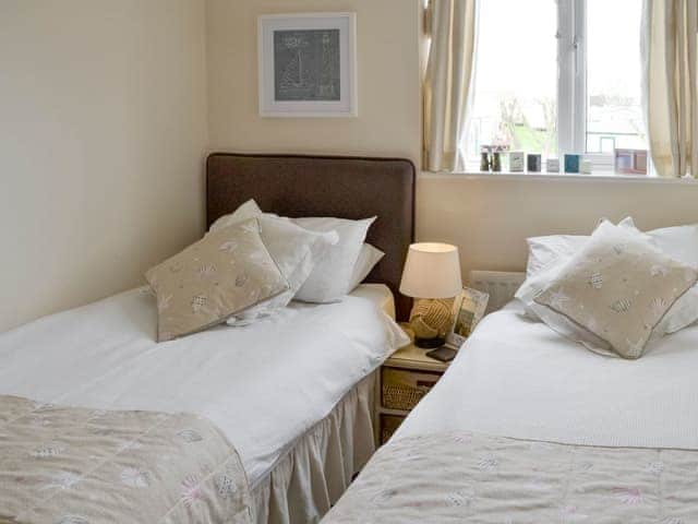 Airy twin bedroom | Sea Shore - Tee View and Sea Shore, Seahouses