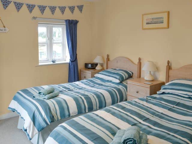 Light and airy twin bedroom | Pintail Cottage, Embleton near Craster