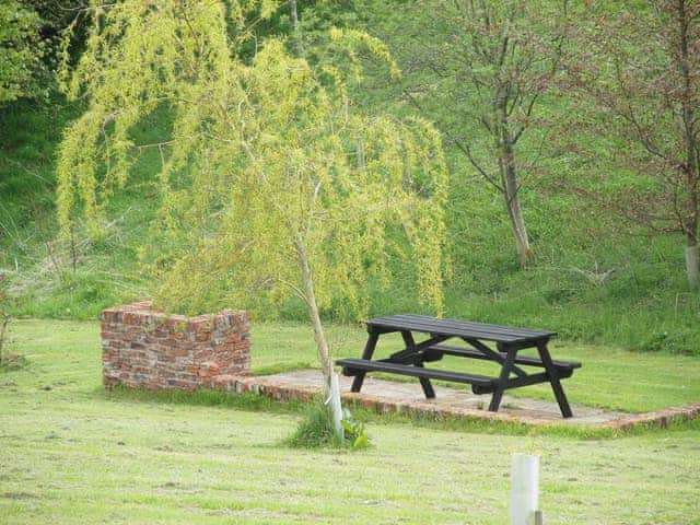 Outdoor eating area | Wren Cottage, Weldon Bridge near Rothbury