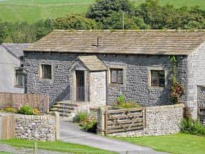 Beautiful renovated and restored barn conversion nestled in the picturesque Yorkshire dales | Oak Cottage, Eshton near Skipton