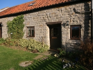 Whitehall Farm Cottages - Badger&rsquo;s Barn, Staintondale near Scarborough