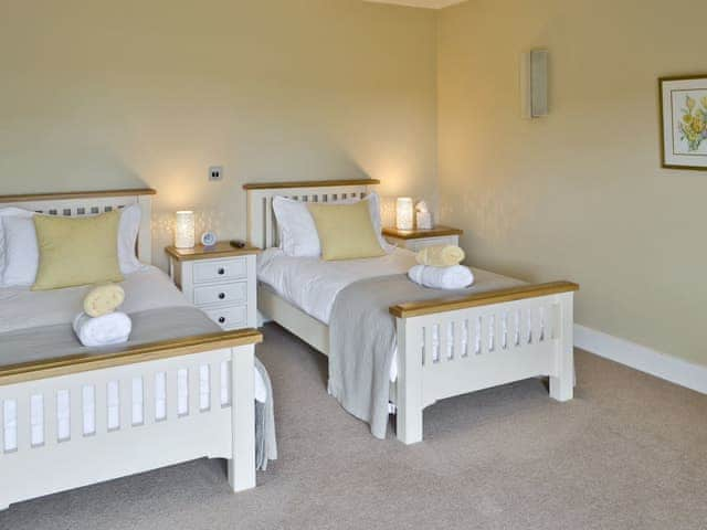 Light and airy twin-bedroom | Oak Cottage - Ash and Oak Cottages, near Rothbury