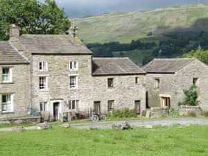 Grade II Listed 16th Century farmhouse | Cottontail Cottage, Thorns near Hawes