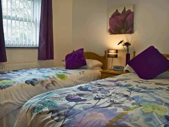 Cosy twin bedroom | 18 Elm Court - Greta Grove Apartments, Keswick