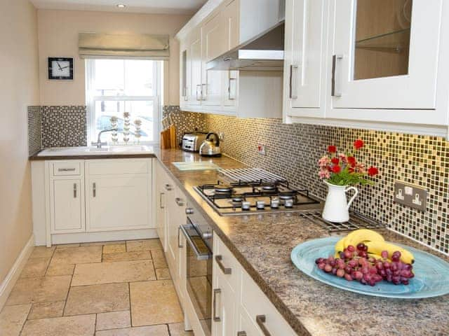 Well-equipped fitted kitchen | Tommy&rsquo;s Cottage, Keswick