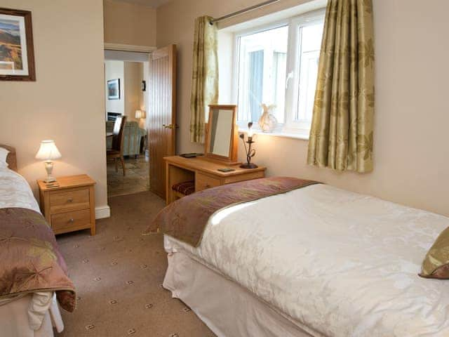 Ground floor twin bedroom | Tommy&rsquo;s Cottage, Keswick