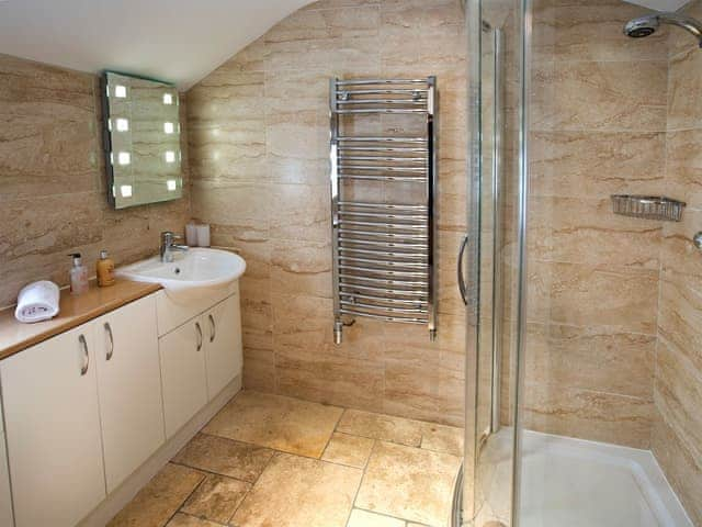 En-suite shower room | Tommy&rsquo;s Cottage, Keswick