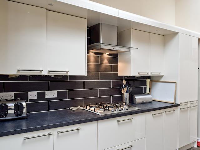 Well-equipped fitted kitchen | Falcon Crag, Keswick