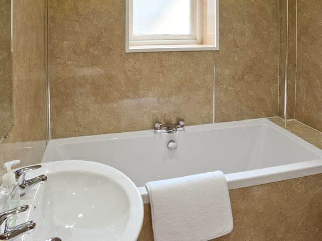 En-suite bathroom | Falcon Crag, Keswick