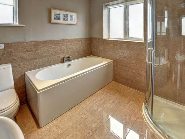 Modern bathroom with separate shower cubicle | Roseworth, Portinscale