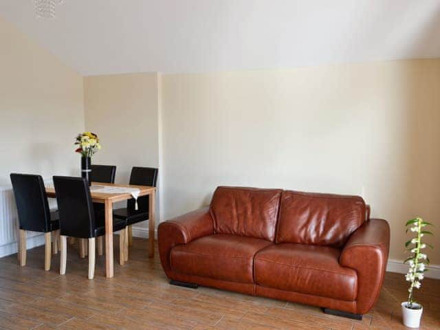 Open plan living/dining room/kitchen | Ashington Holiday Cottage - Oak Cottage, Skegness