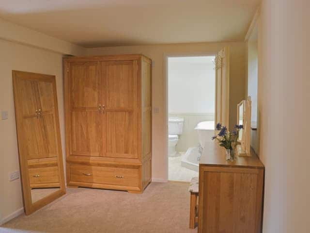 Spacious hallway | Forest Cottage, Northwold