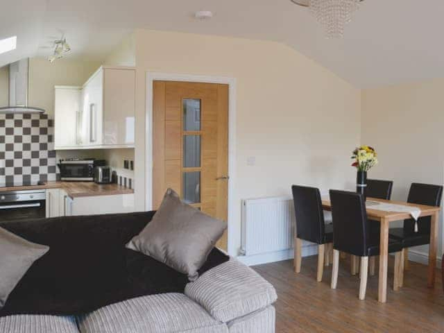 Open plan living/dining room/kitchen | Ashington Holiday Cottage - Oak Cottage, Skegness