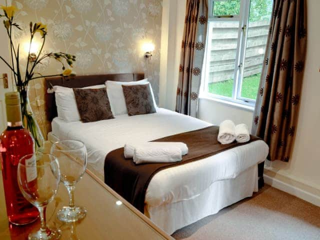 Bedroom | Rosecraddoc Manor - Riverside Villa, Liskeard