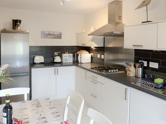 Well equipped kitchen/ diner | Hilly Brow, Beadnell