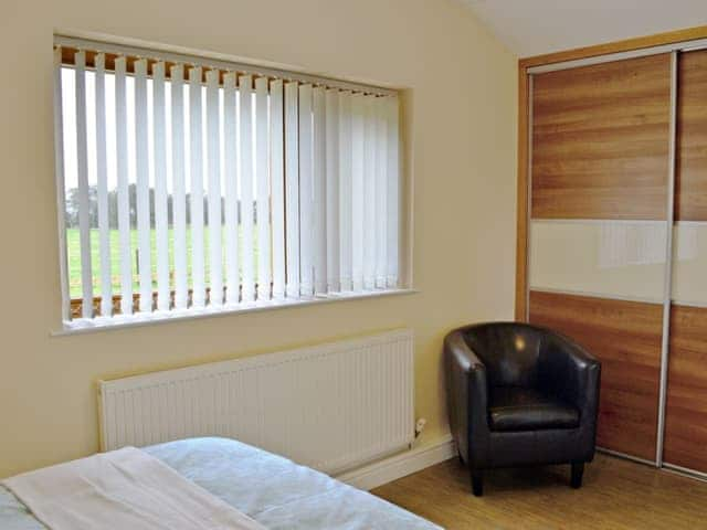 Bedroom | Ashington Holiday Cottage - Oak Cottage, Skegness