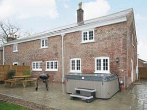 Exterior | Chestnut Cottage, Wainfleet St. Mary, nr. Skegness