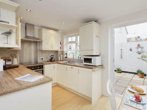 Well equipped fitted kitchen | Kings Cottages 9, Salcombe