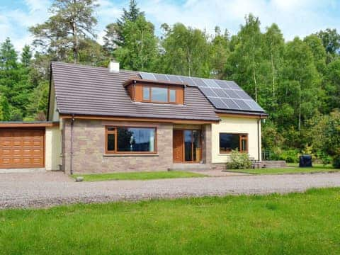 Spacious detached family house | Pinewood, Gairlochy Bay, near Spean Bridge