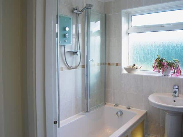 Bathroom | Stileaway, Potter Heigham, nr. Great Yarmouth