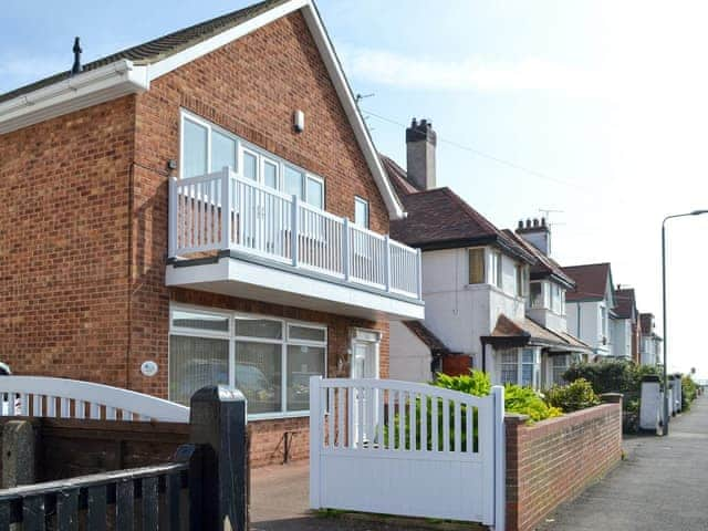 Detached holiday home 110 yards from the beach | The Beach Hut, Bridlington