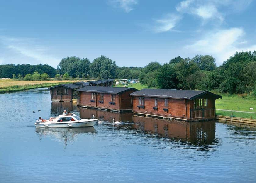 Broads Lodge Plus (Houseboat) Boat Hire