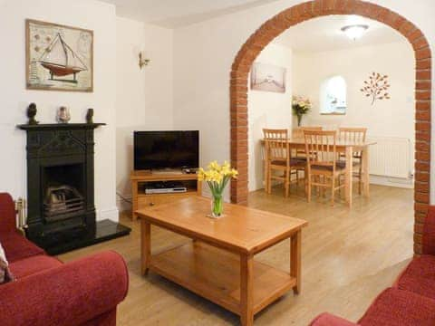 Wood-floored living/dining room | Watchkeeper&rsquo;s Cottage, Mundesley