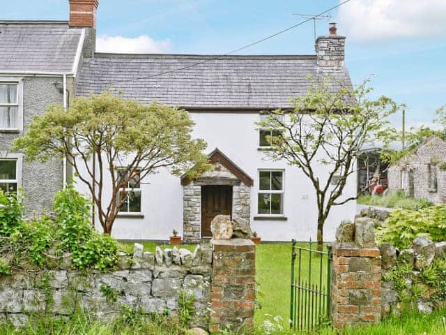 Murton Farm Cottage, sleeps 6 in Gower Peninsula.