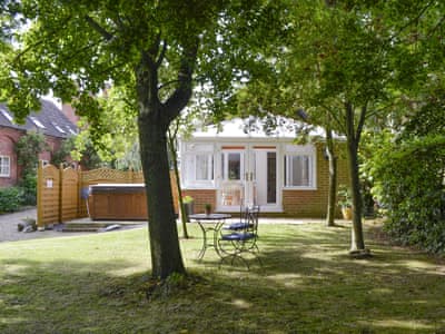 Attractive holiday home with hot tub | The Old Winery Cottage, Newent