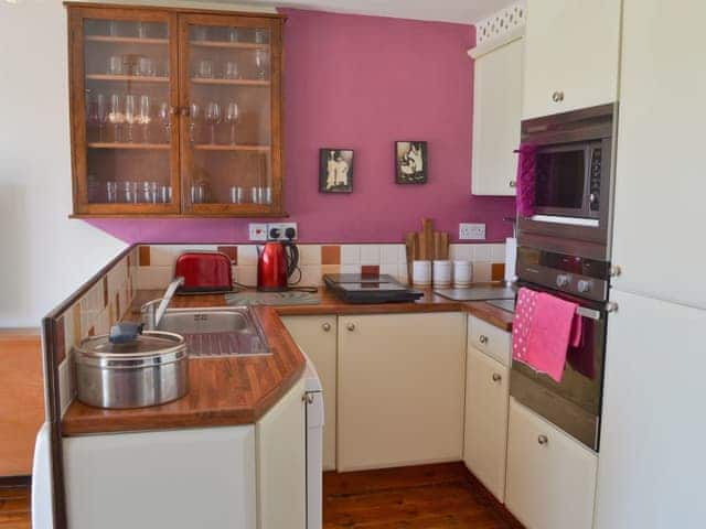 Kitchen | Dynamo Cottage, St Margarets-at-Cliffe