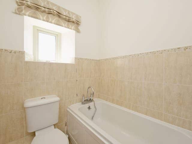 Bathroom | Forest Lodge Farm - Dale House, Castleton