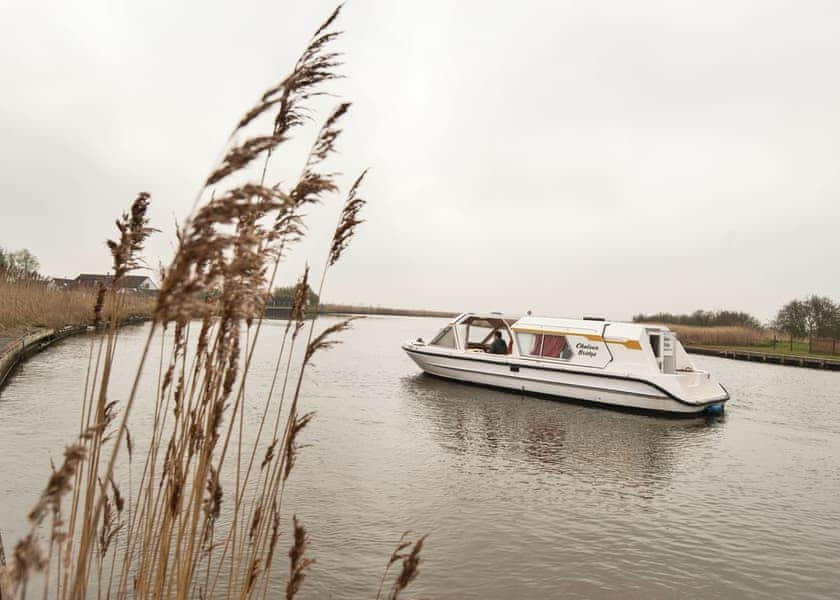 Chelsea Bridge Boat Hire