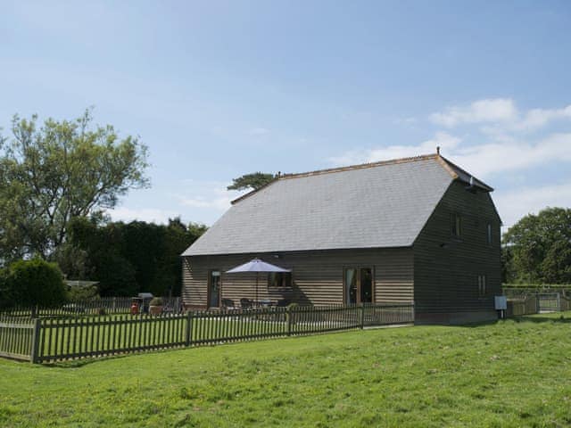 Exterior | Saunders Oast Barn, Guestling, nr. Hastings