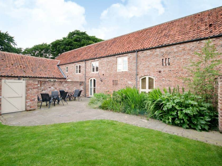 Exterior | Woldsend Holiday Cottages: Granary Cottage, Rillington