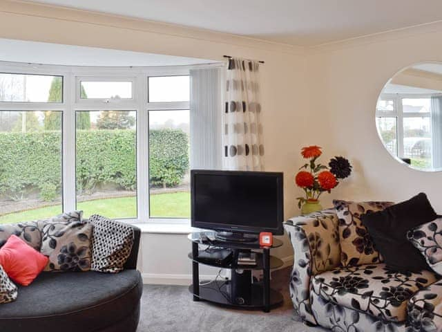 Attractive bay-windowed lounge | Polperro, Keswick