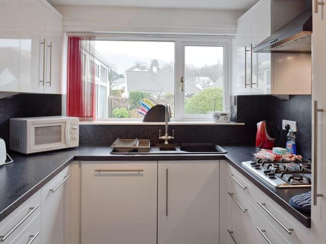 Well-equipped fitted kitchen | Polperro, Keswick