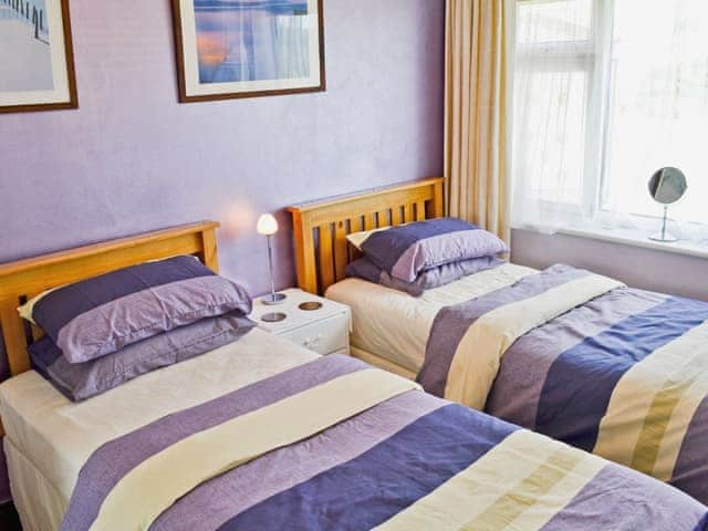 Twin bedroom | Dynamo Cottage, St Margarets-at-Cliffe