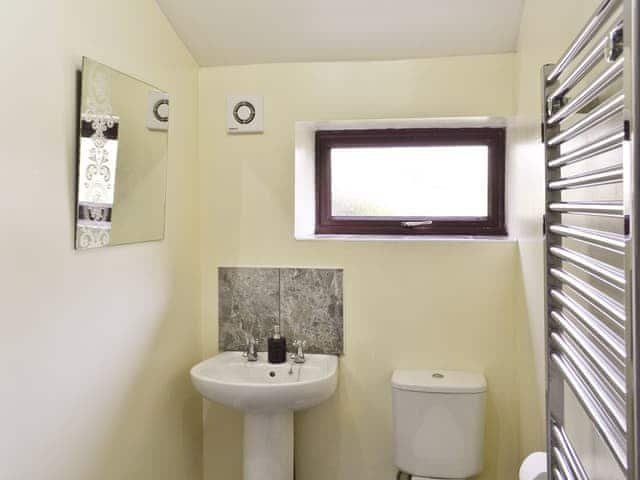 Bathroom | Jeremiah Cottage, Bradwell