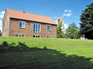 Exterior | Riverbank Cottage, Althorpe, nr. Scunthorpe