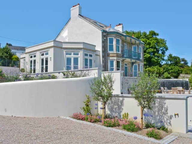 Treburthick House, sleeps 15 in St Austell.