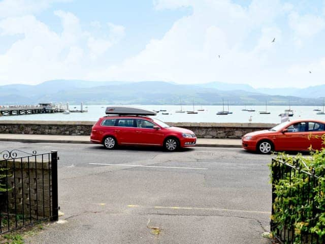 Bank House, sleeps 9 in Beaumaris.