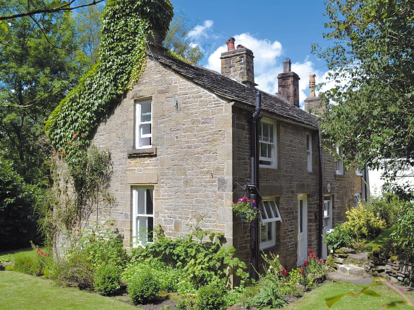 Drum And Monkey Cottage In Chapel En Le Frith Book Online
