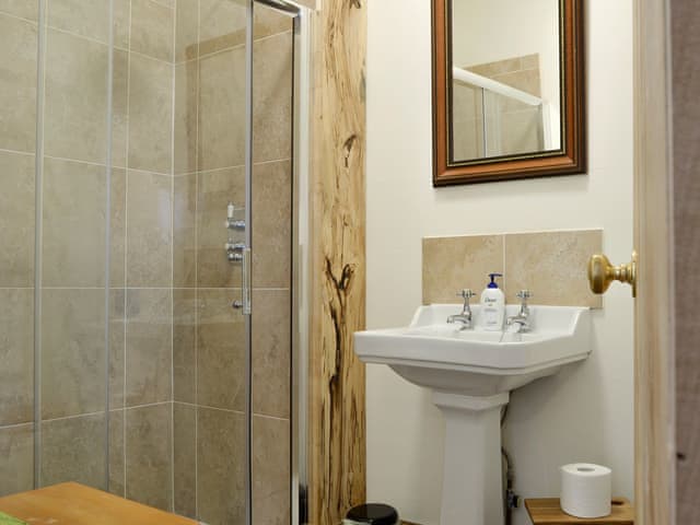 En-suite shower room | The Granary - High Thorn Farm Cottages, Selside near Kendal