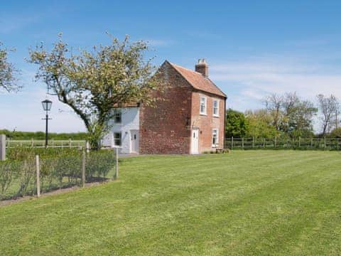 Exterior | Somer Leyton Cottage, Hogsthorpe, nr. Chapel St Leonards